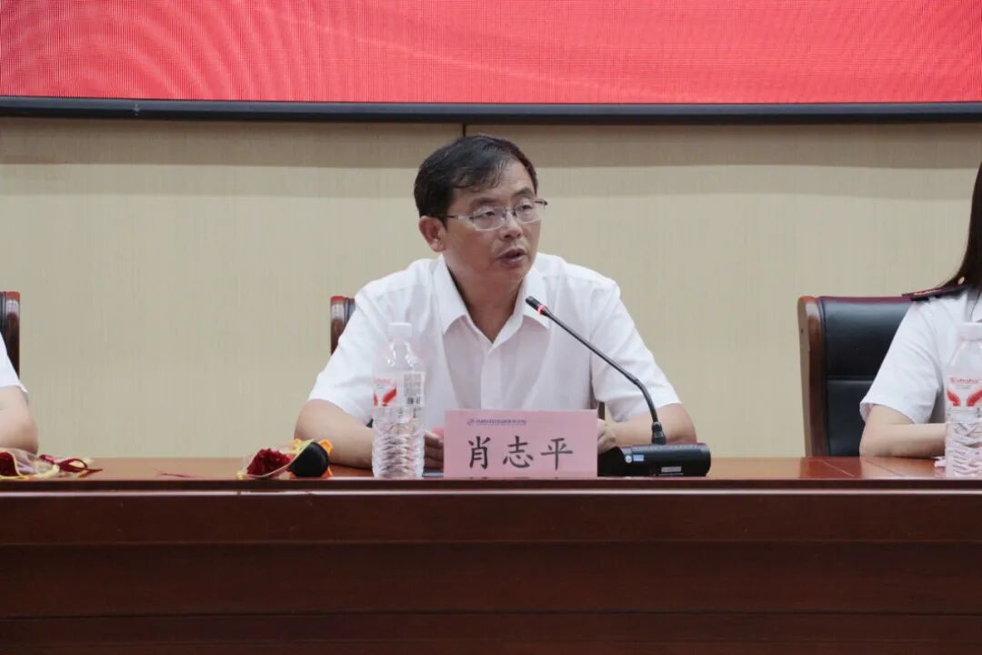 南昌向远轨道技术学校隆重举行庆祝第41个教师节暨表彰大会
