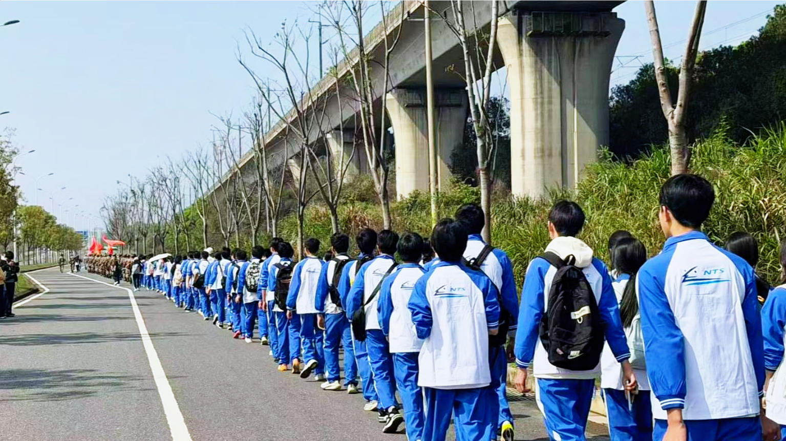 南昌向远师生徒步祭扫方志敏烈士全纪实